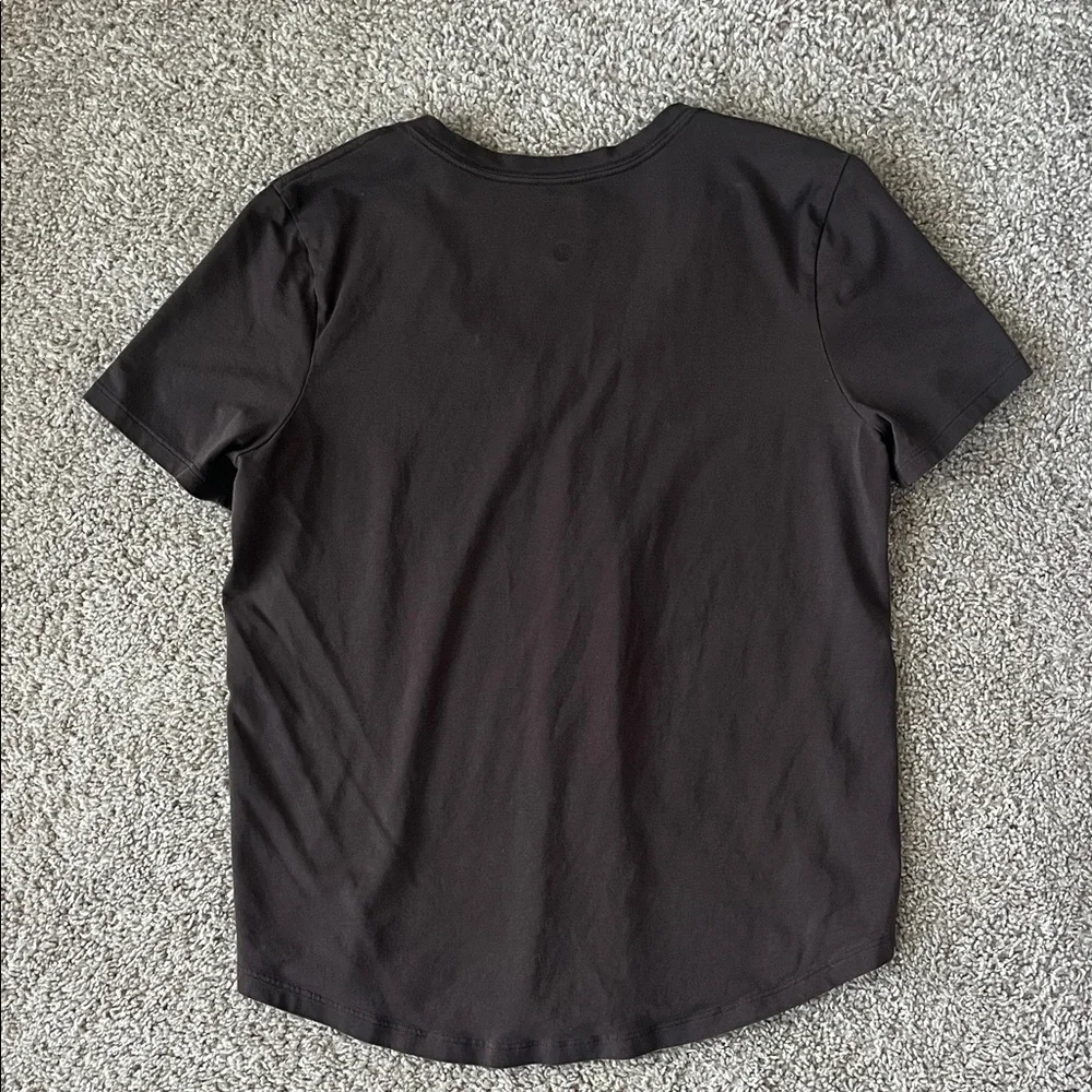 Lululemon Women’s Love V-Neck Tee - Picture 2 of 3